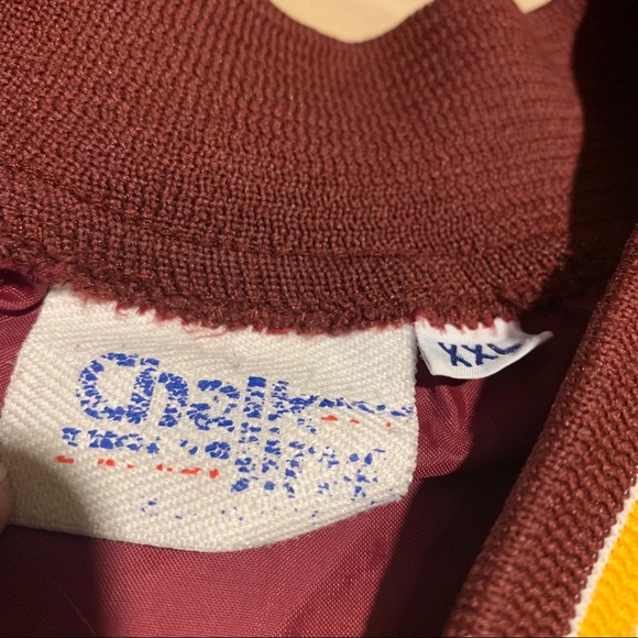 Used vintage Minnesota gophers windbreaker - Picture 4 of 9